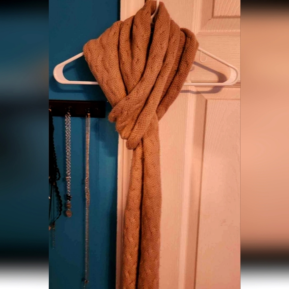 Francesca's Beige/Tan Knitted Scarf